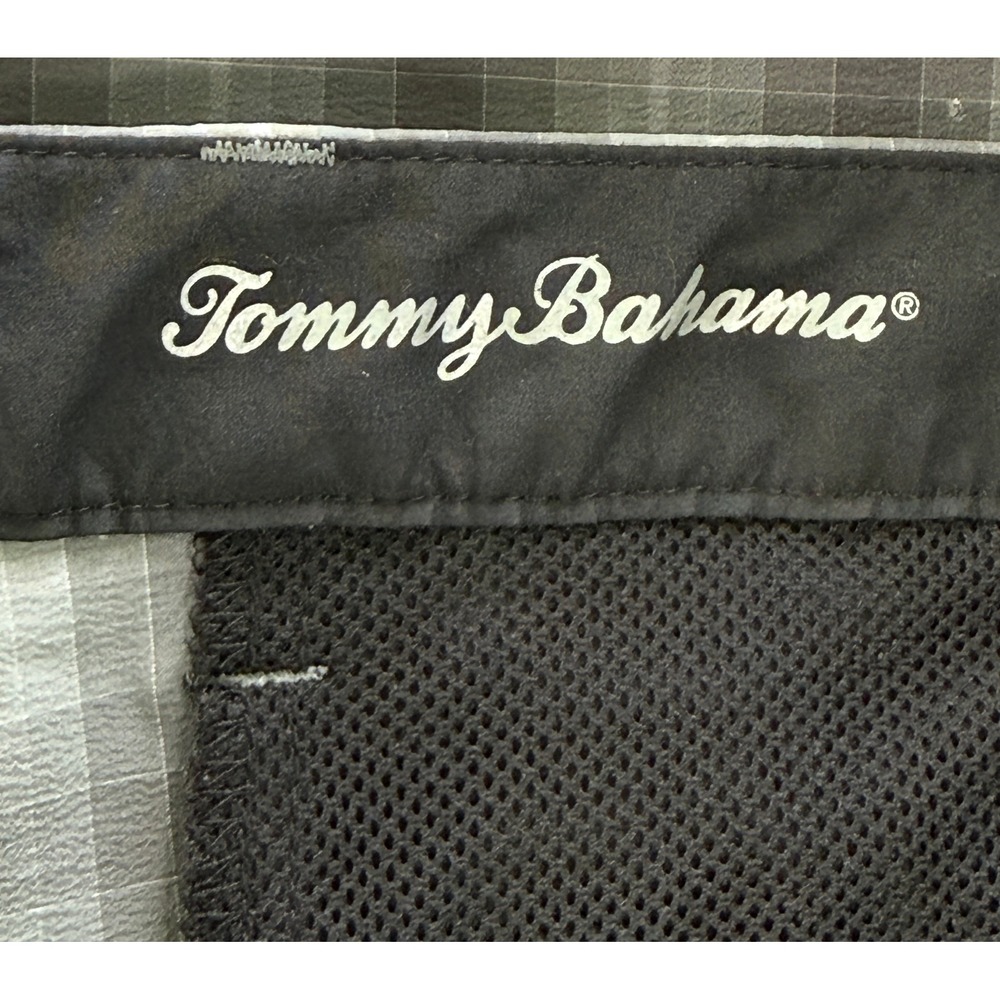 Tommy Bahama IslandZone Mens 40 Grey Plaid Cargo Shorts Performance Golf Travel - Picture 5 of 11